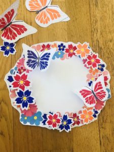 Couronne de fleurs à colorier pour enfant