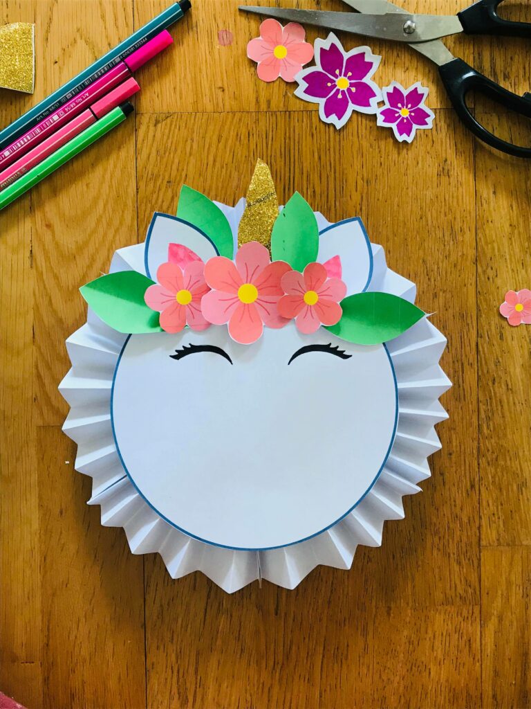 Décoration licorne en papier