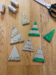 Sapin de noël en carton