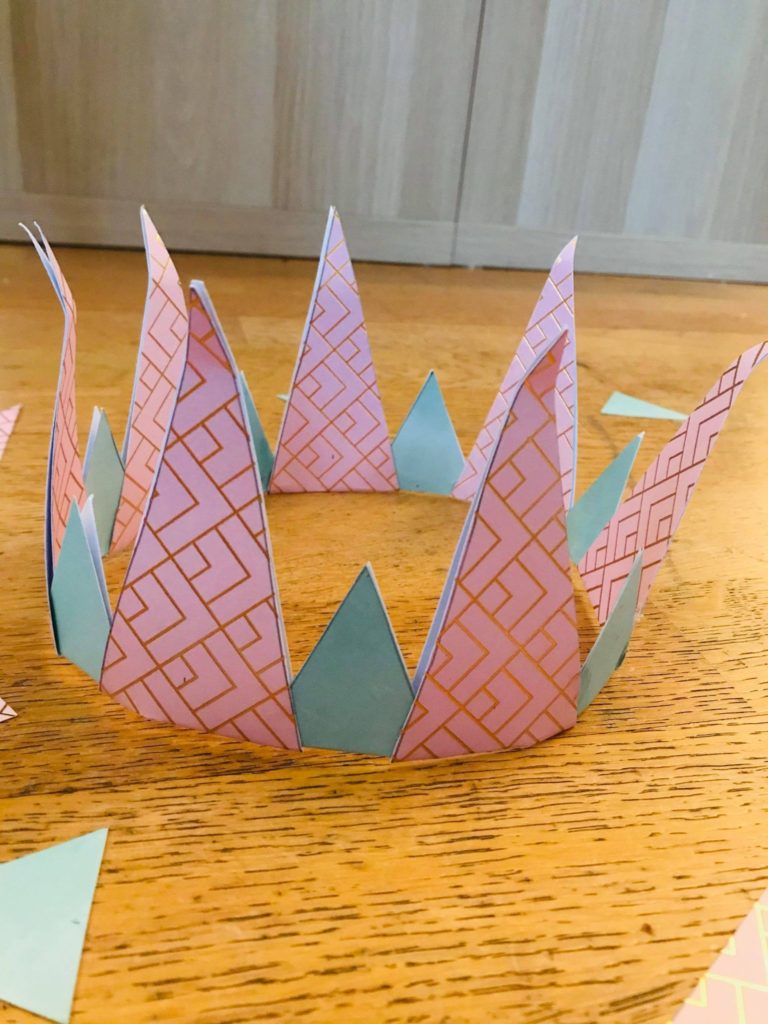 Couronne en papier pour enfant