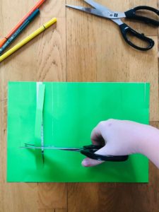 Jeu de découpage pour enfant