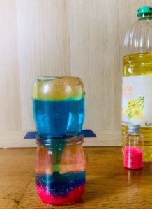 Expérience pour enfant la densité des fluides