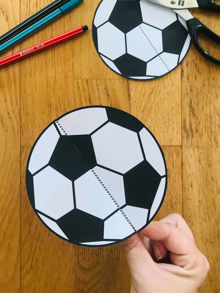 Activité manuelle foot pour enfant