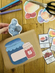 Activité sur les fruits montessori